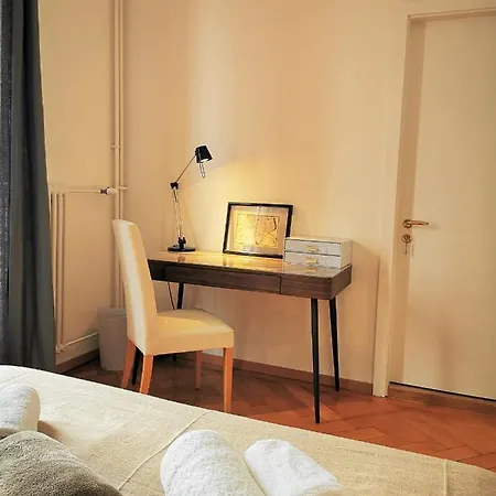 Very Spacious Big Terrasse In The Center Near The Train Station شقة